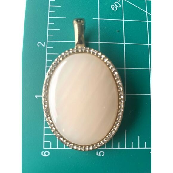 Vintage chunky hammered gold necklace with detachable mother of Pearl pendant - Picture 8 of 8